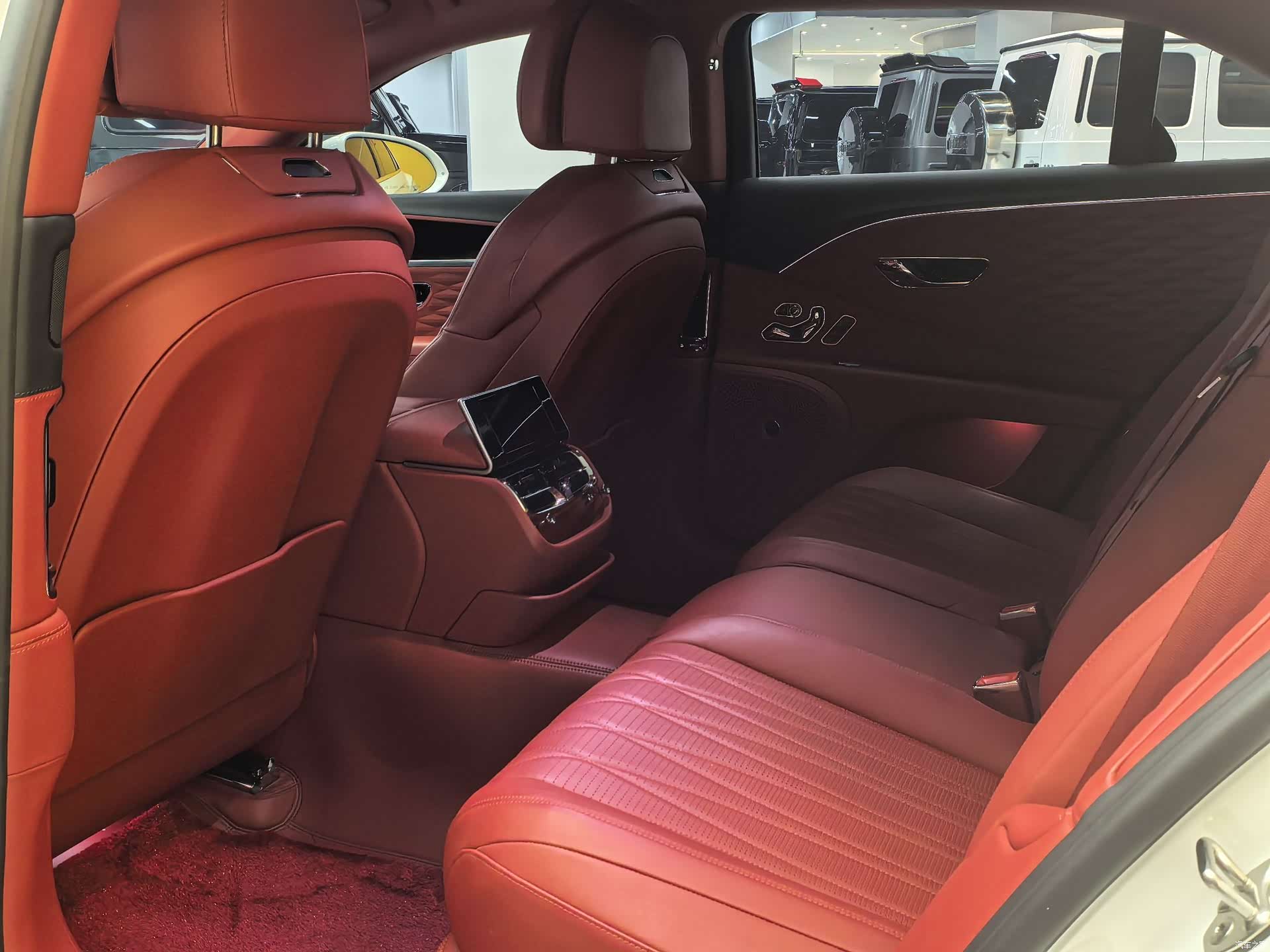 Bentley Flying Spur, 2023 13