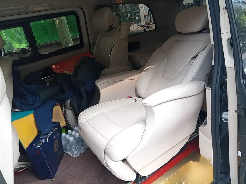 Mercedes-Benz V-class