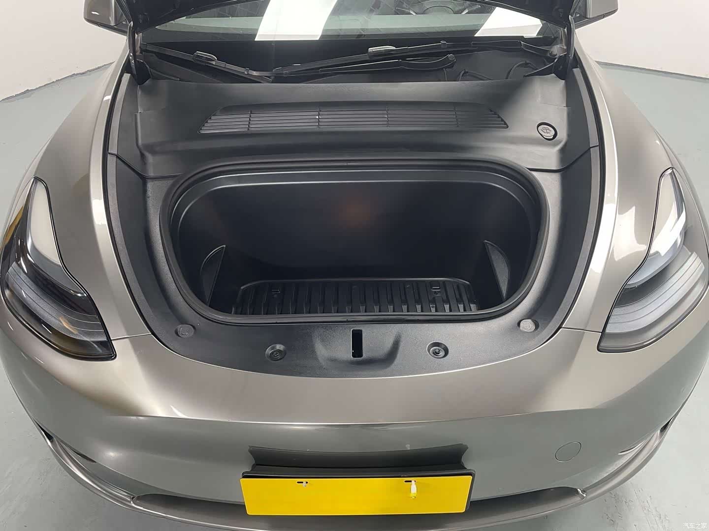 Tesla Model Y, 2024 17