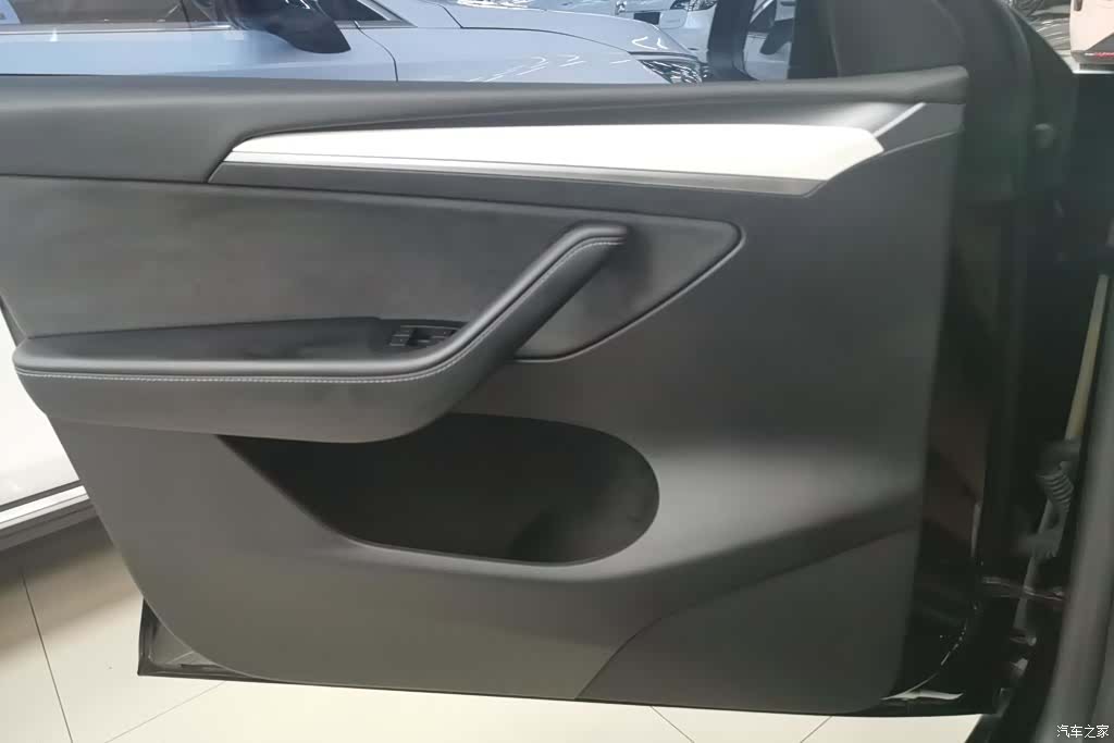 Tesla Model Y, 2023 7