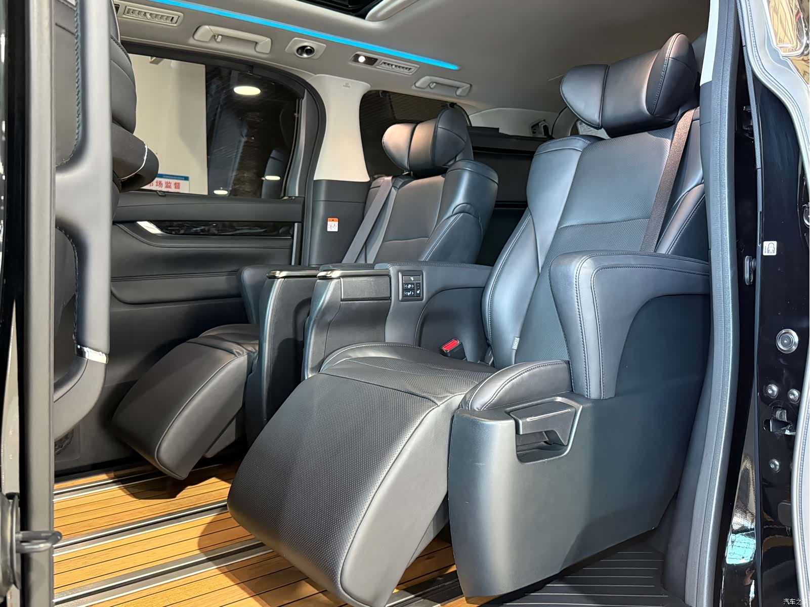 Toyota Vellfire, 2023 6