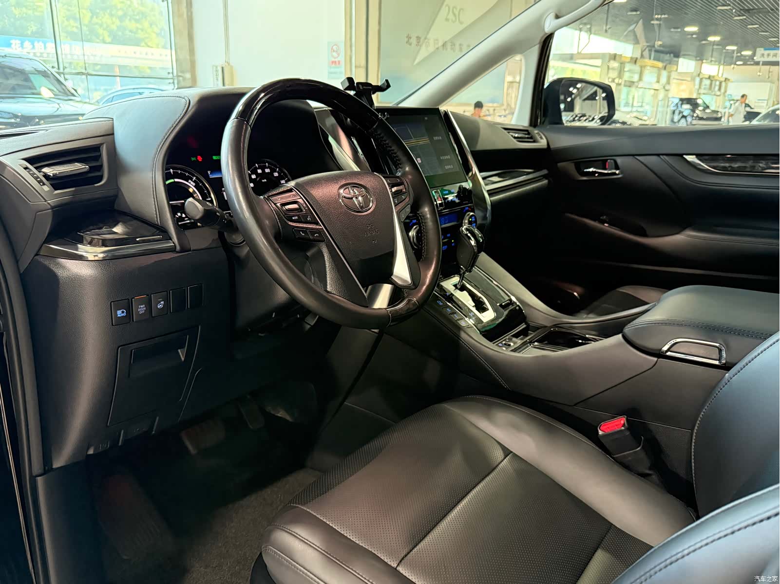 Toyota Vellfire, 2023 все фото