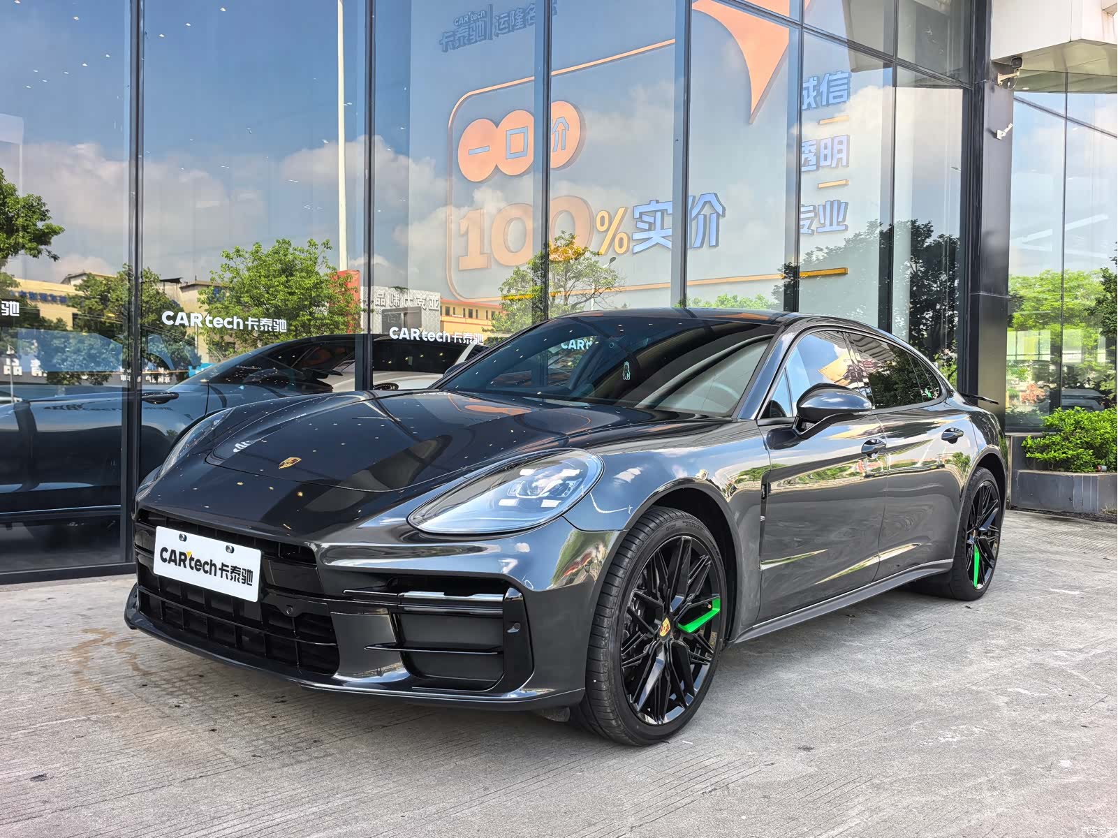 Porsche Panamera, 2018 1