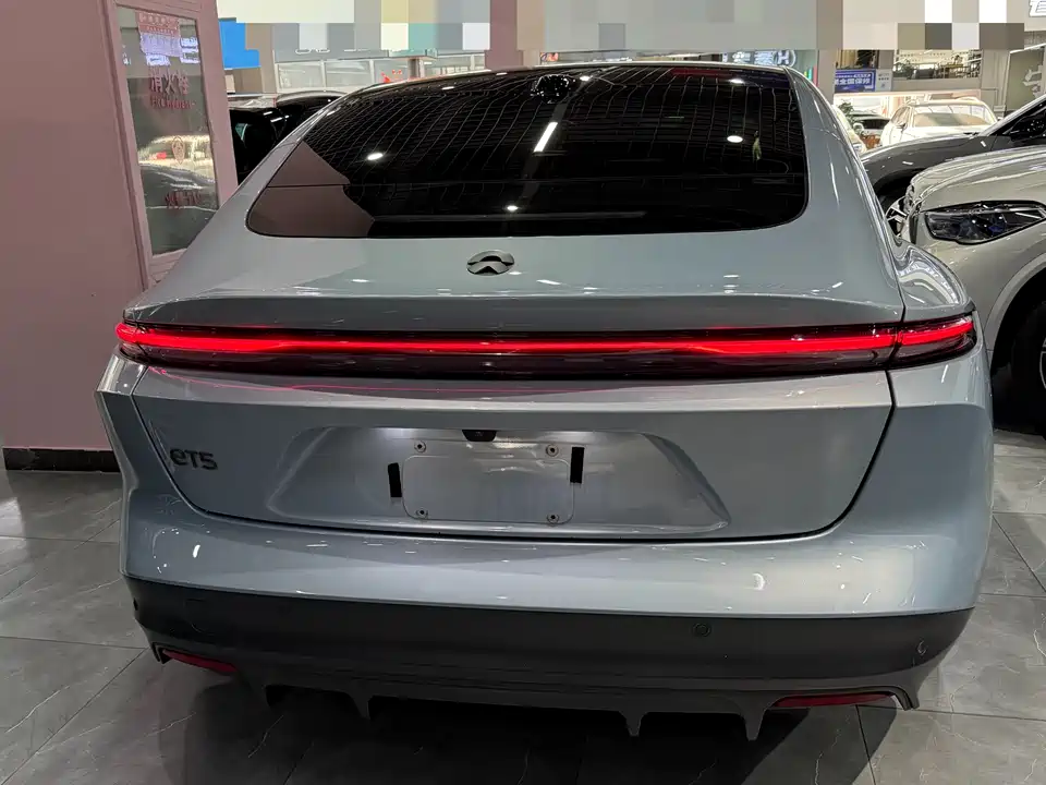 NIO ET5