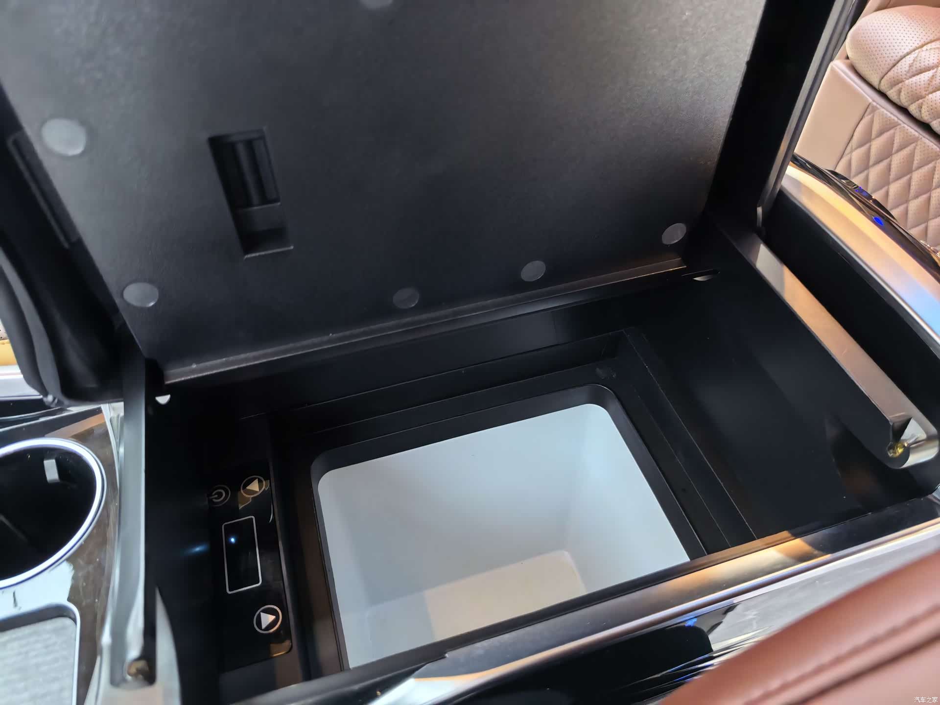 Mercedes-Benz VI, 2019 8