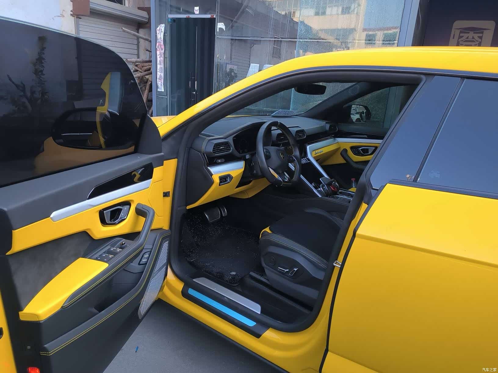 Lamborghini Urus, 2023 14
