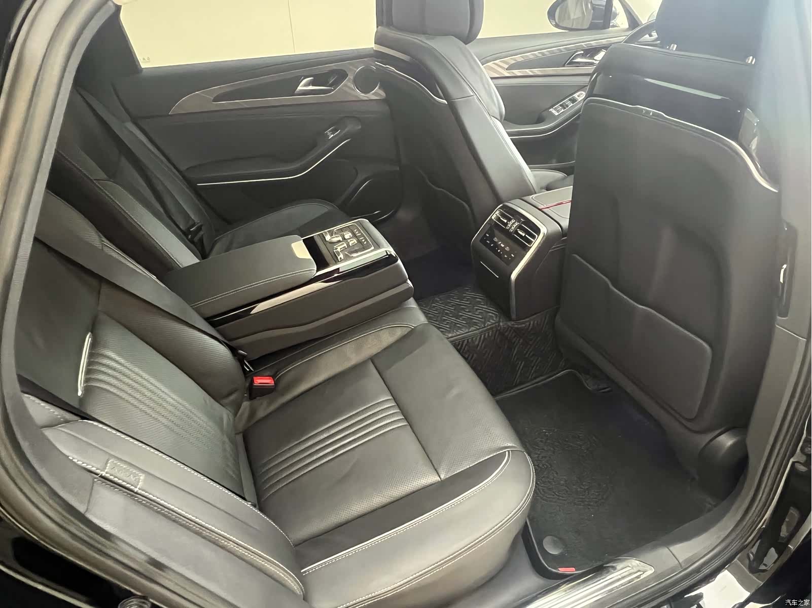 Hongqi H9, 2022 13