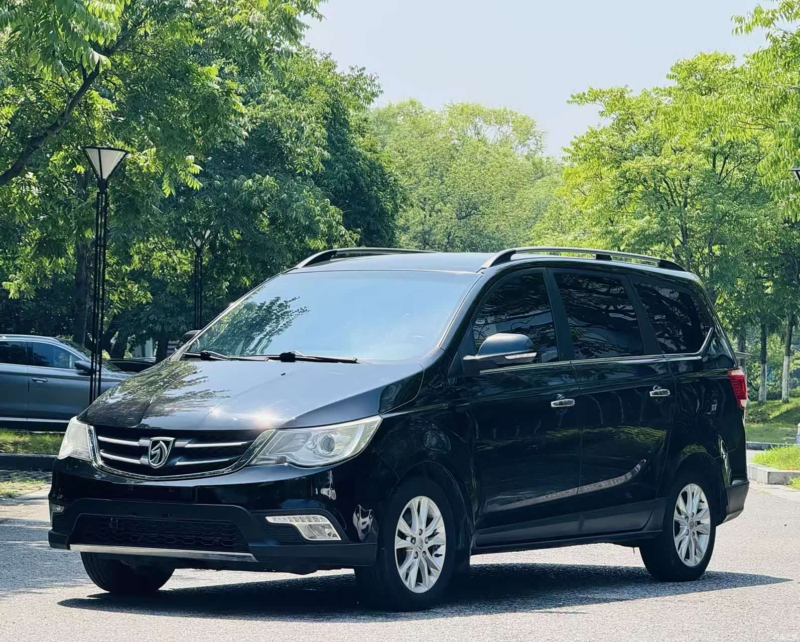 Wuling 730, 2015 1
