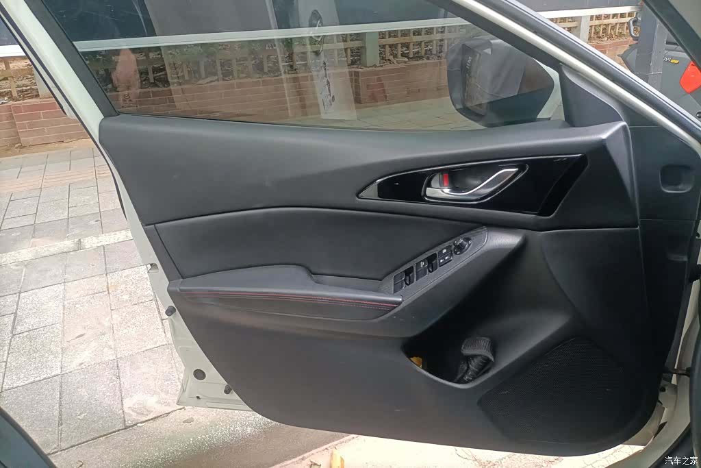 Mazda Mazda3, 2015 7