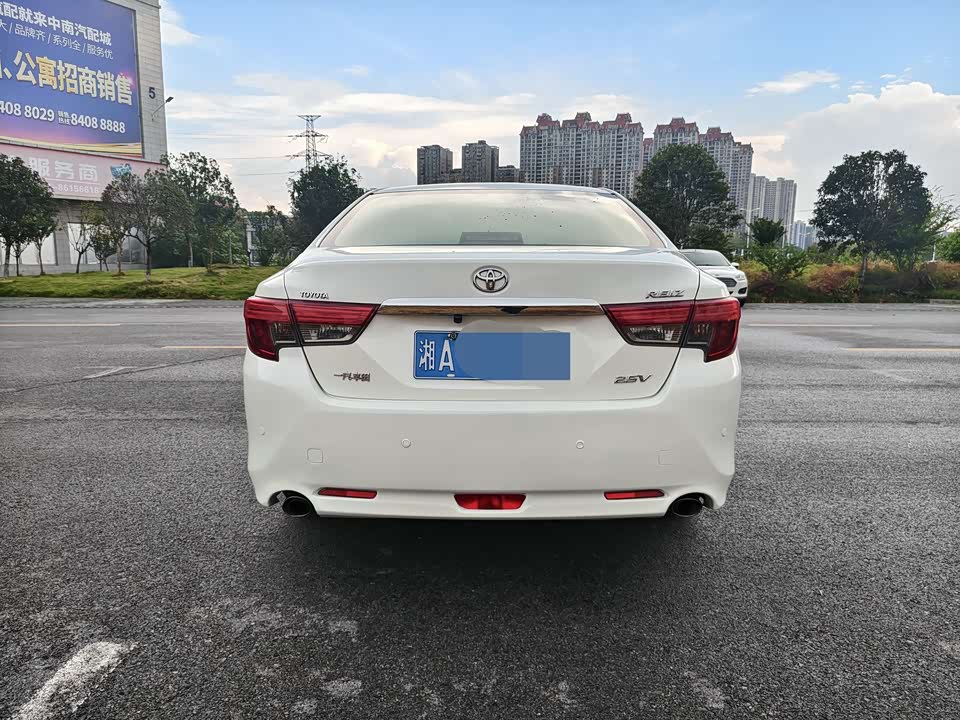 Toyota Reiz