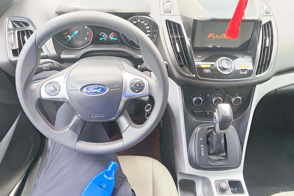 Ford Kuga, 2015 12