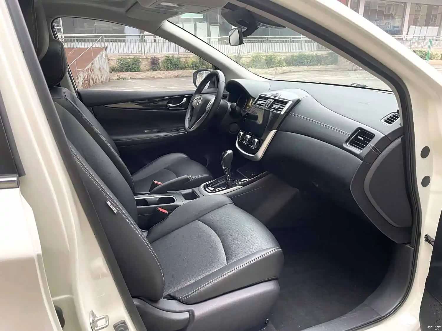 Nissan Tiida, 2022 11