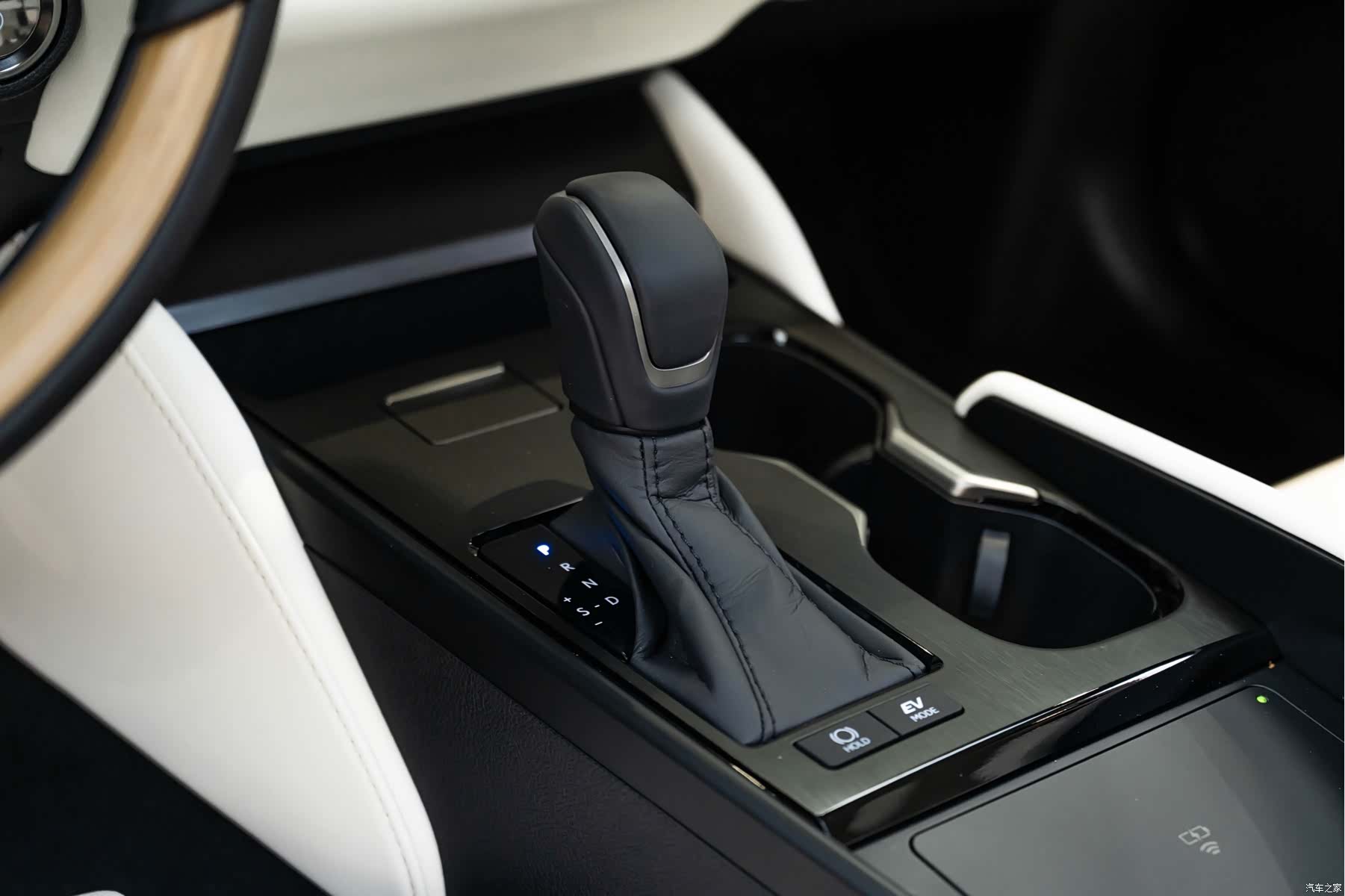 Lexus ES, 2025 15