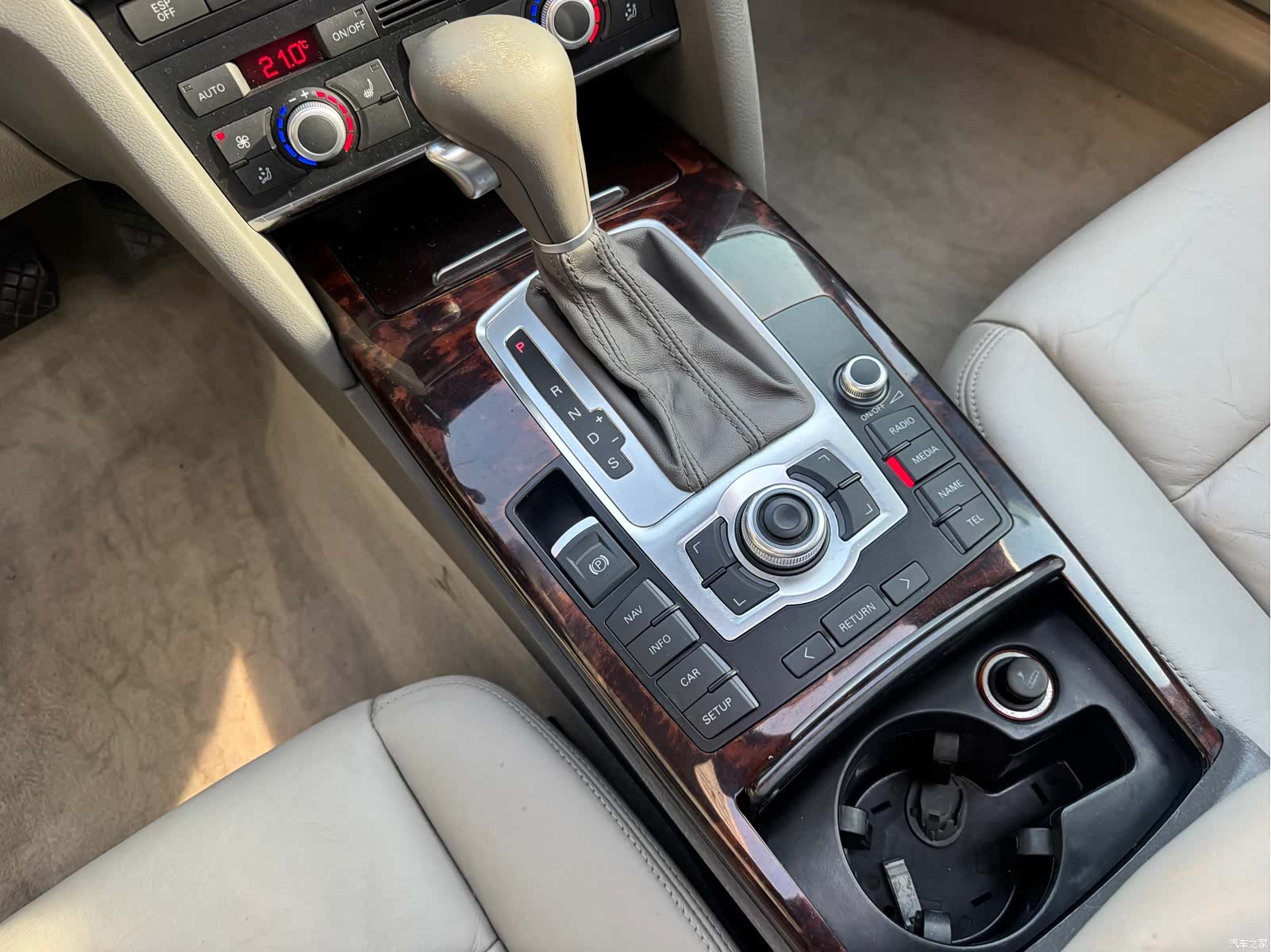 Audi A6L, 2010 21