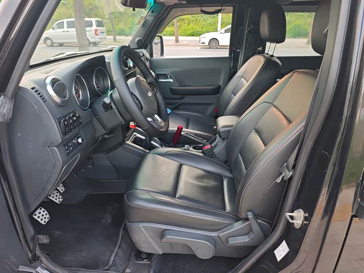 BAIC Off-road BJ40 2016 40L 2.0T МКПП AWD Premium ban