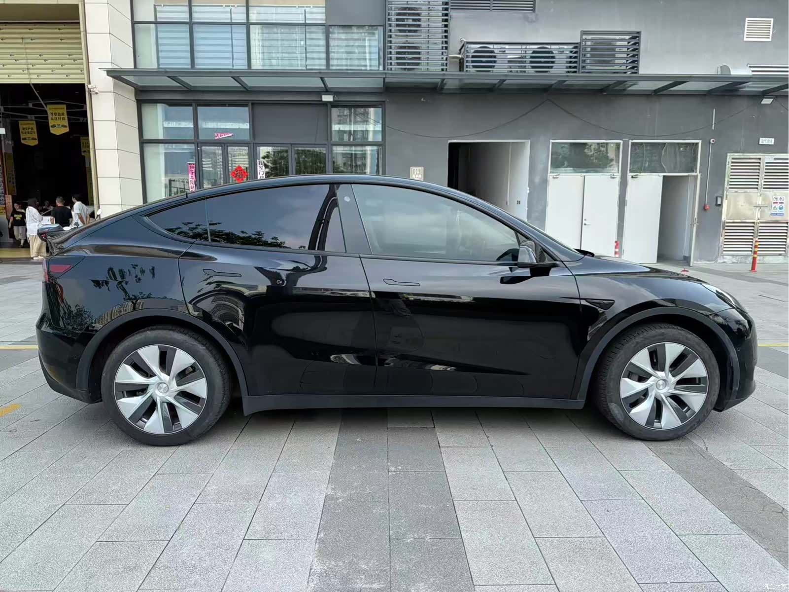 Tesla Model Y, 2023 3