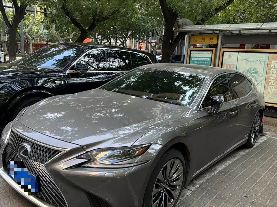Lexus LS