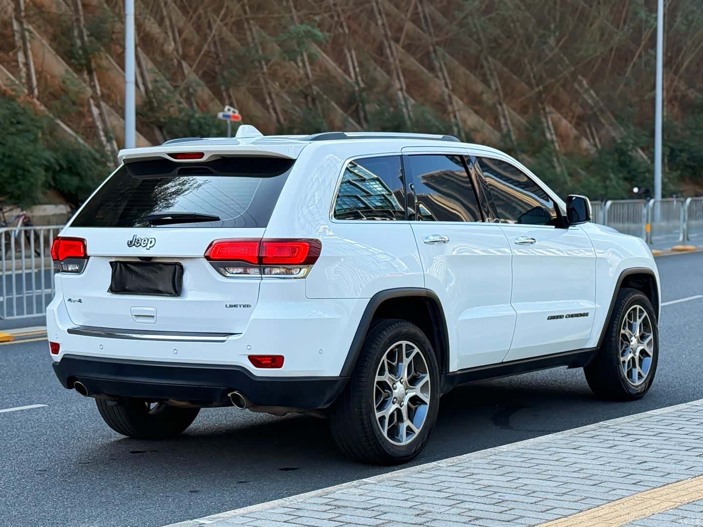 Jeep Grand Cherokee, 2023 все фото