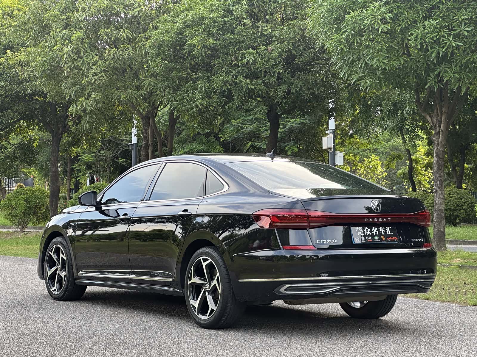 Volkswagen Passat, 2023 9
