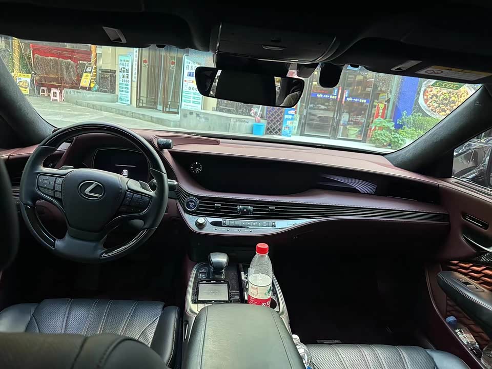 Lexus LS