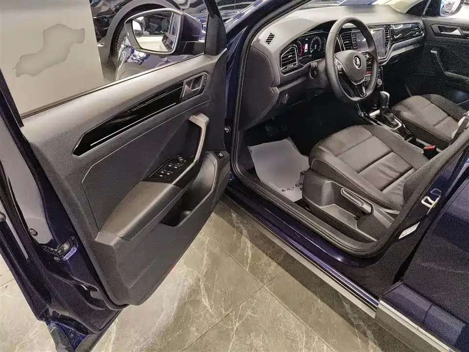 Volkswagen T-ROC exploring Songs