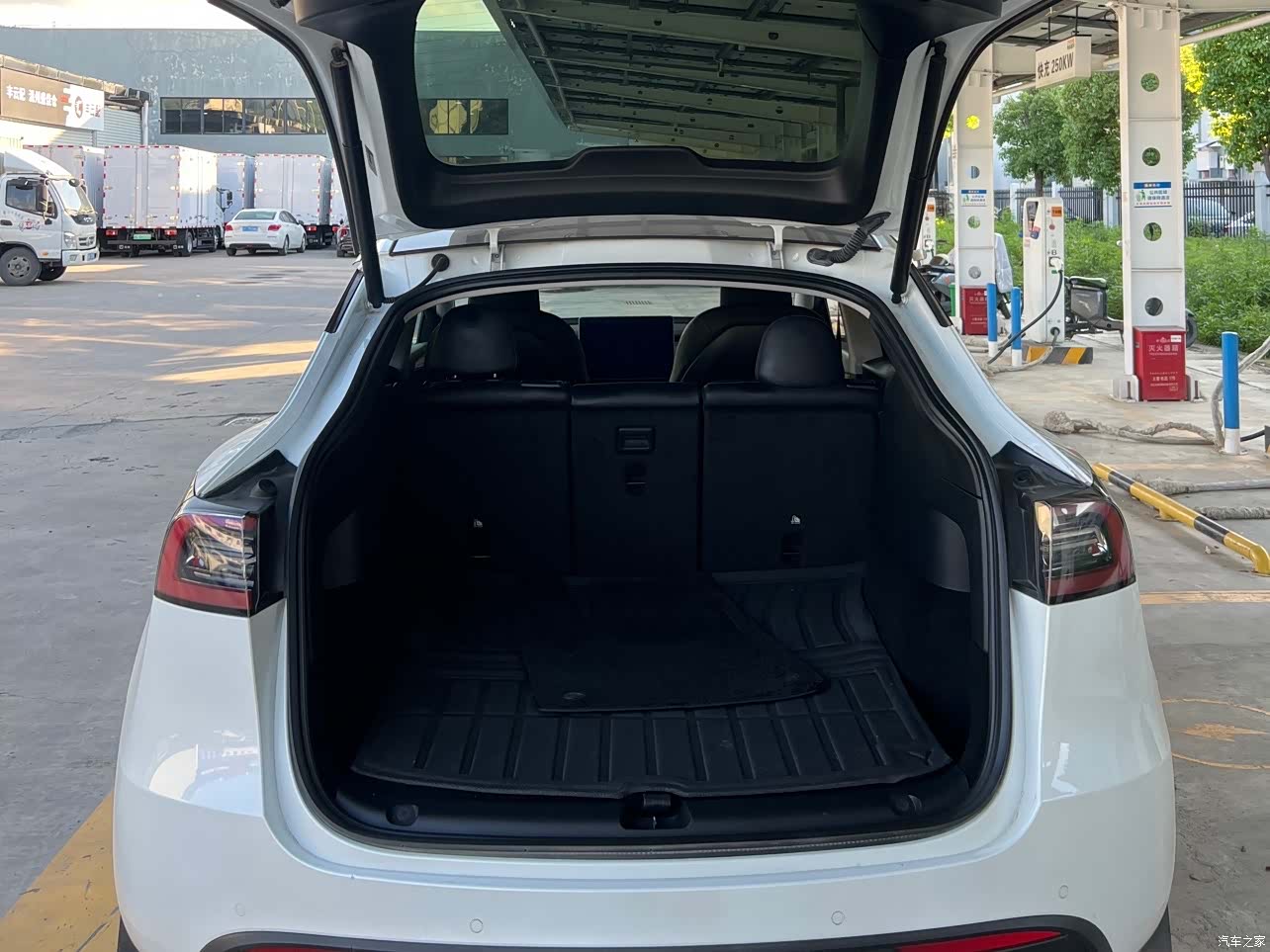 Tesla Model Y, 2022 15
