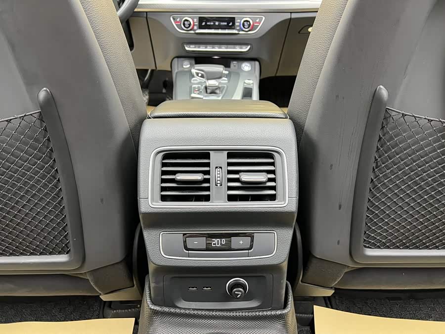 Audi Q5L 2020, фото 22