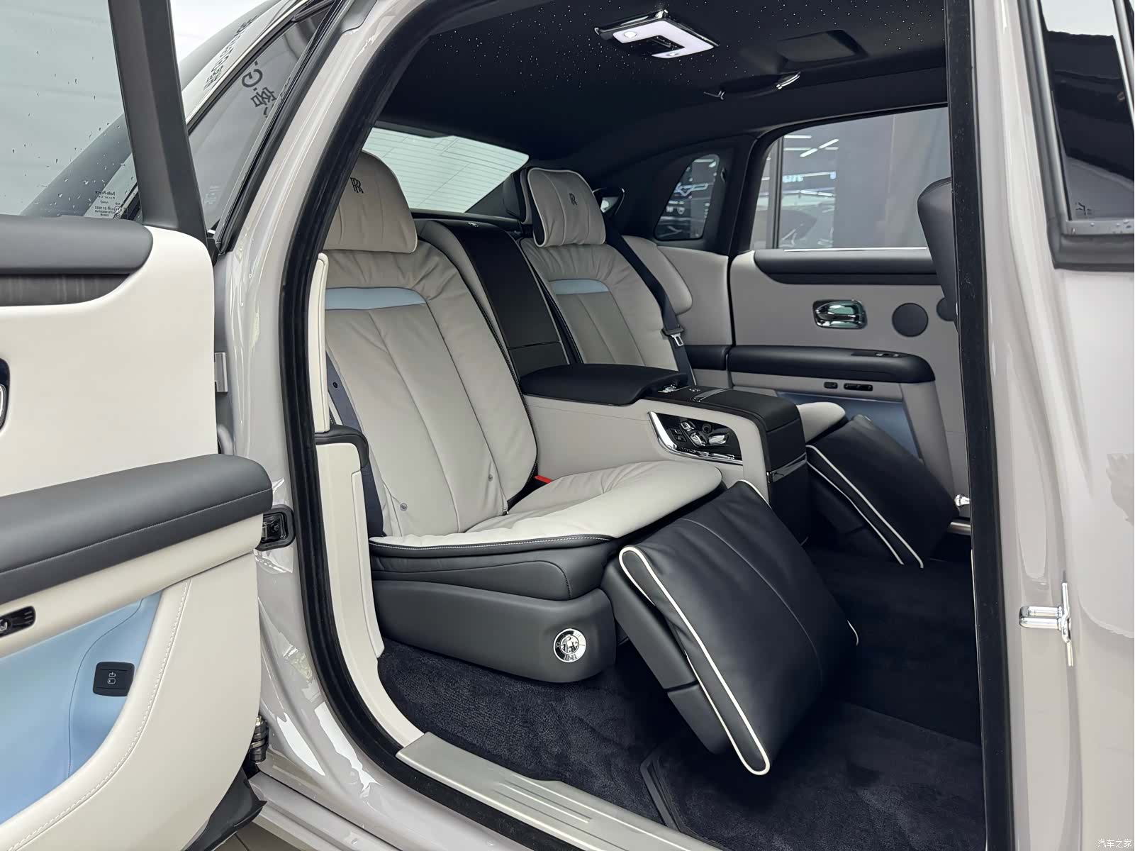 Rolls-Royce Ghost, 2023 15