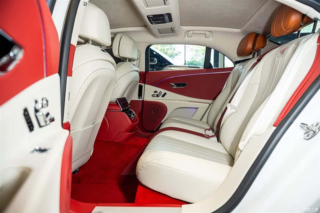 Bentley Flying Spur, 2024 14