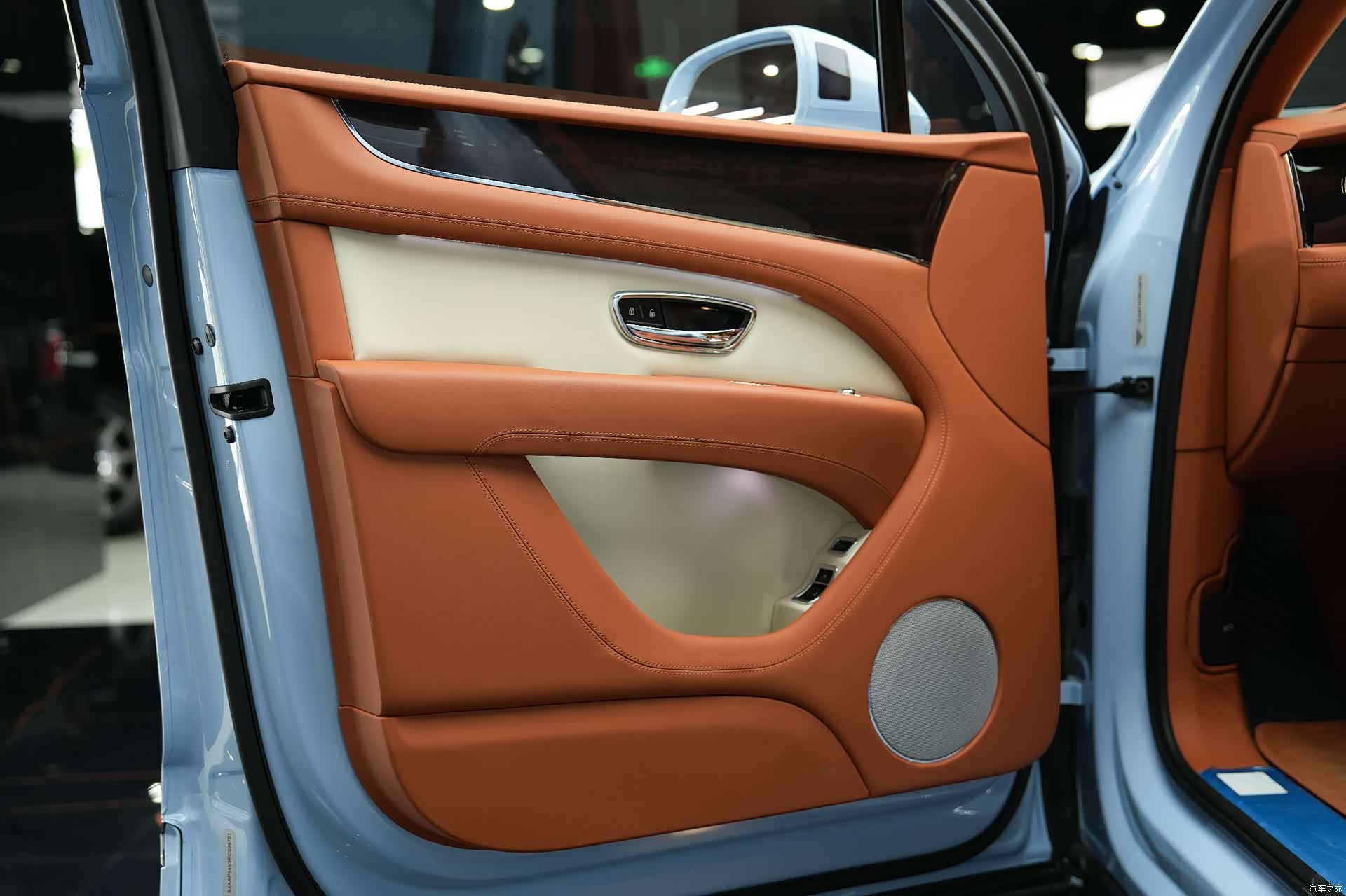 Bentley Bentayga, 2024 20