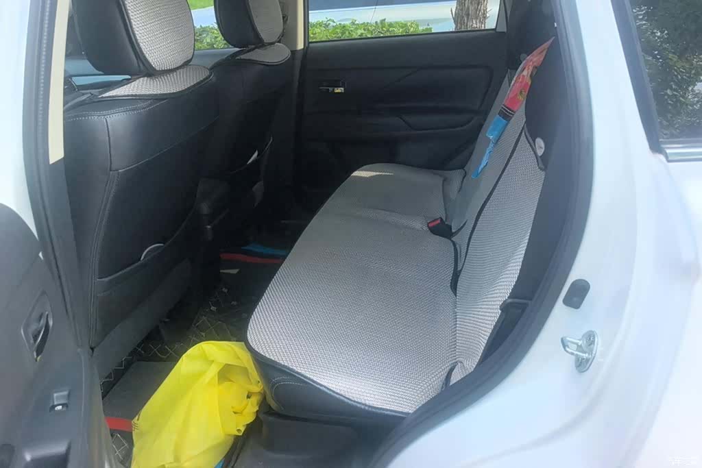 Mitsubishi Outlander, 2016 11