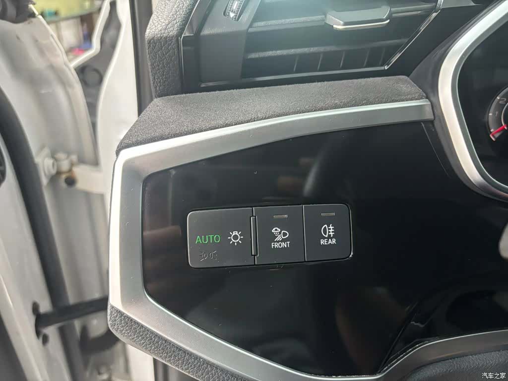 Audi Q3, 2023 11