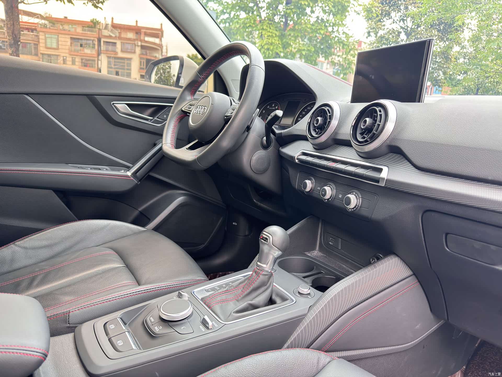 Audi Q2L, 2023 22