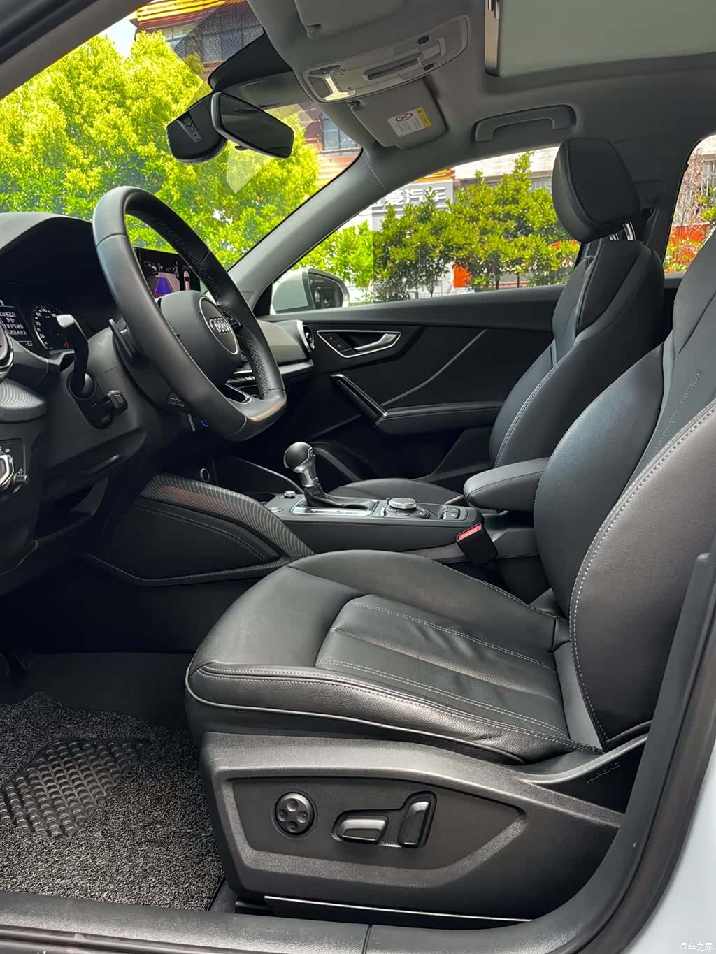 Audi Q2L, 2024 11