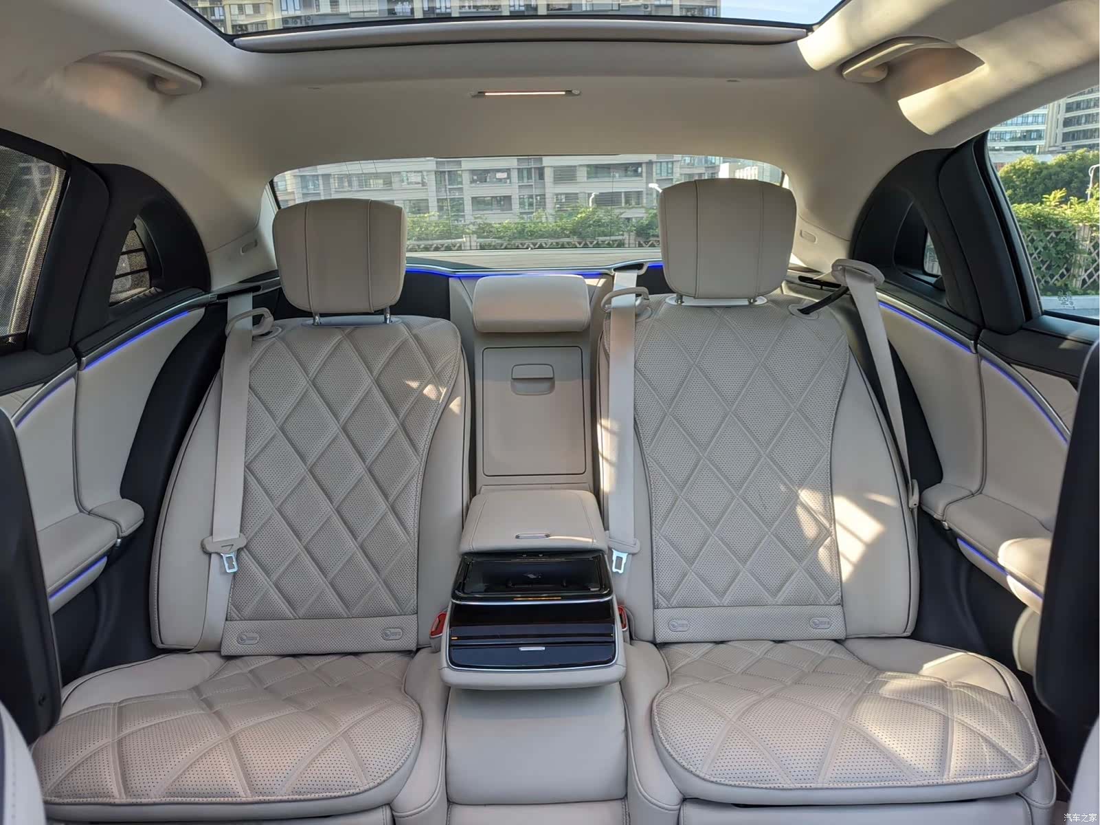 Maybach S-Class, 2023 12