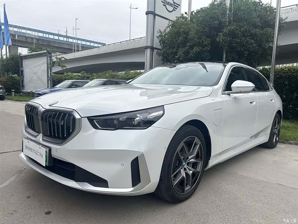 BMW i5, 2025 1