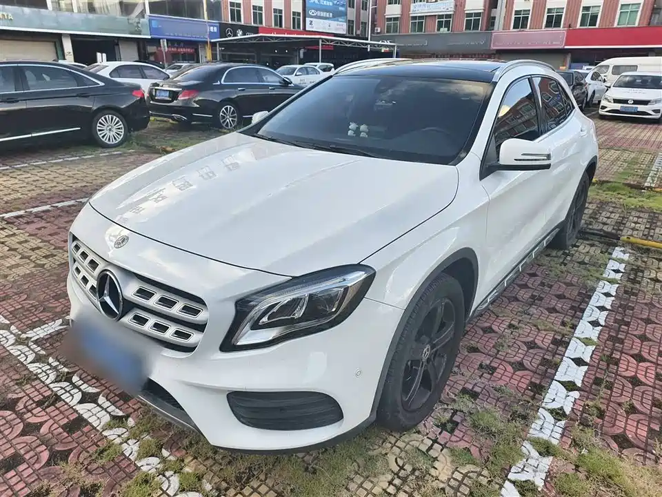 Mercedes-Benz GLA