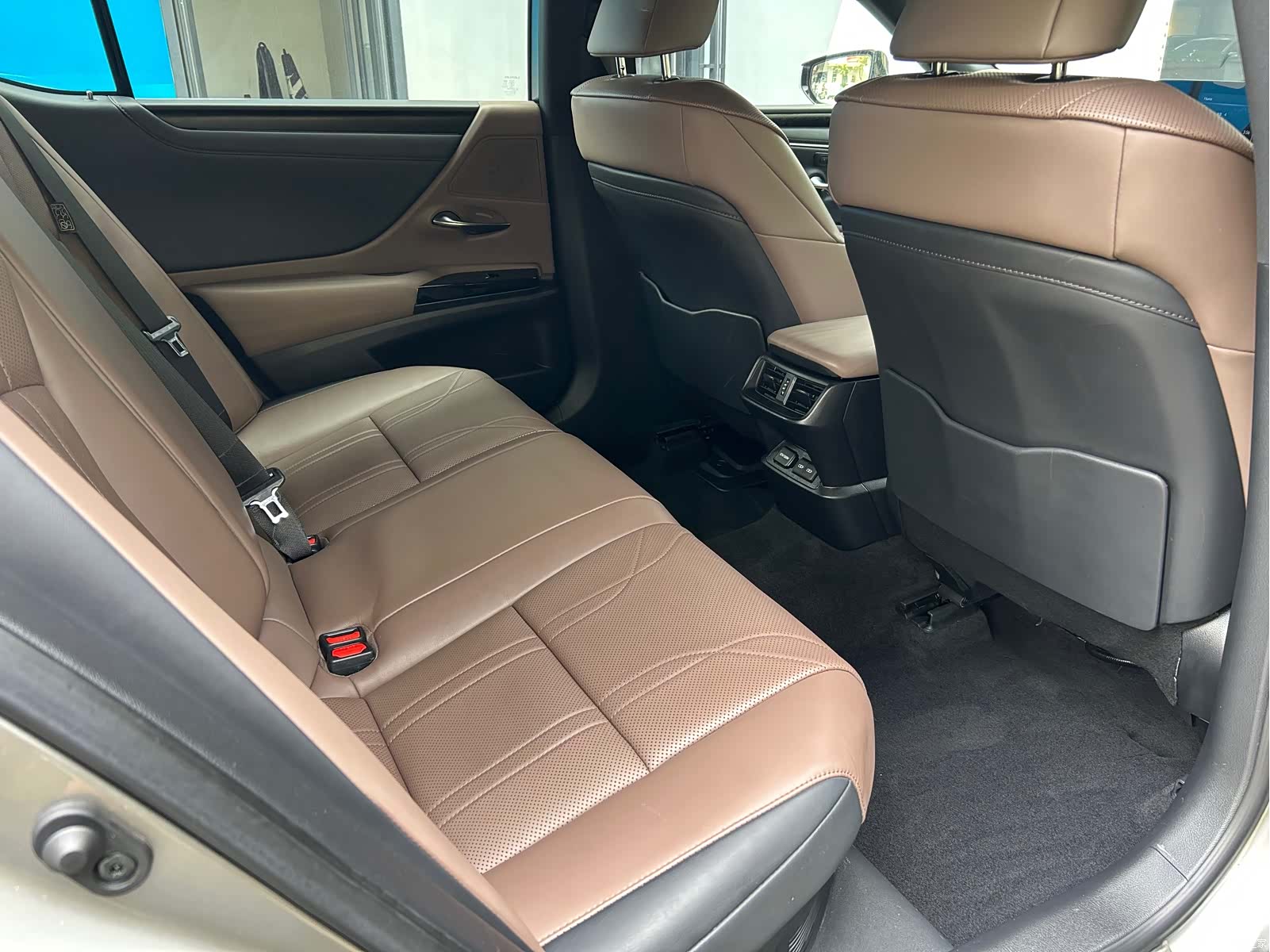 Lexus ES, 2022 11