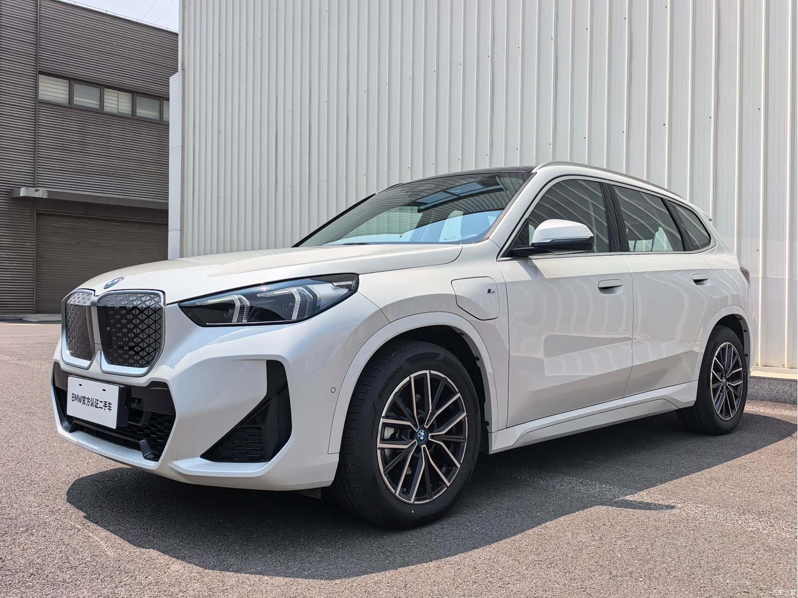 BMW iX1, 2025 1