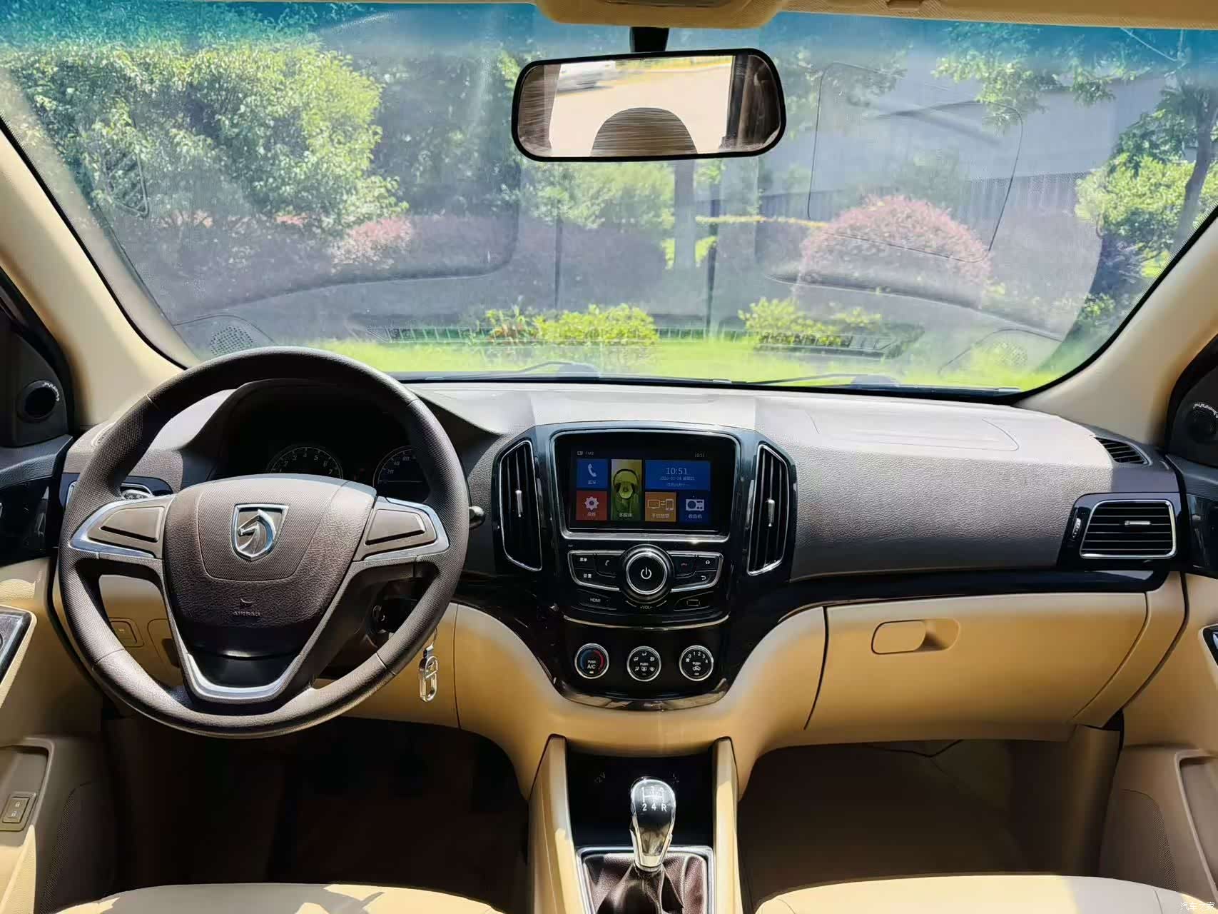 Wuling 730, 2015 8