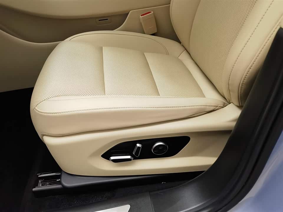 AITO Ask the world M5