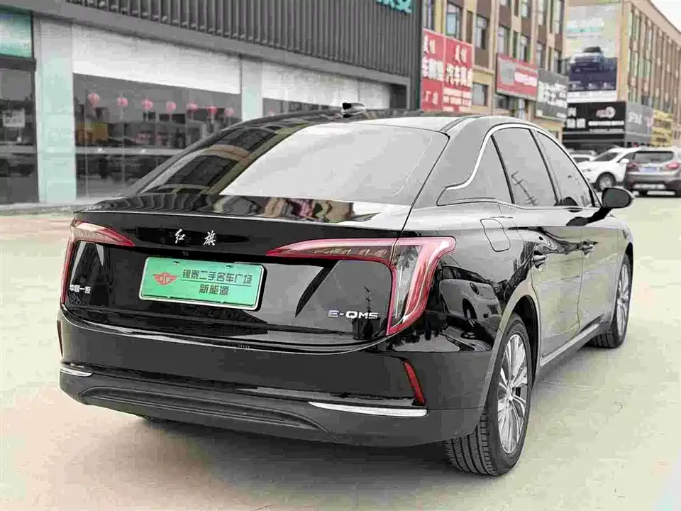 Hongqi E-QM5