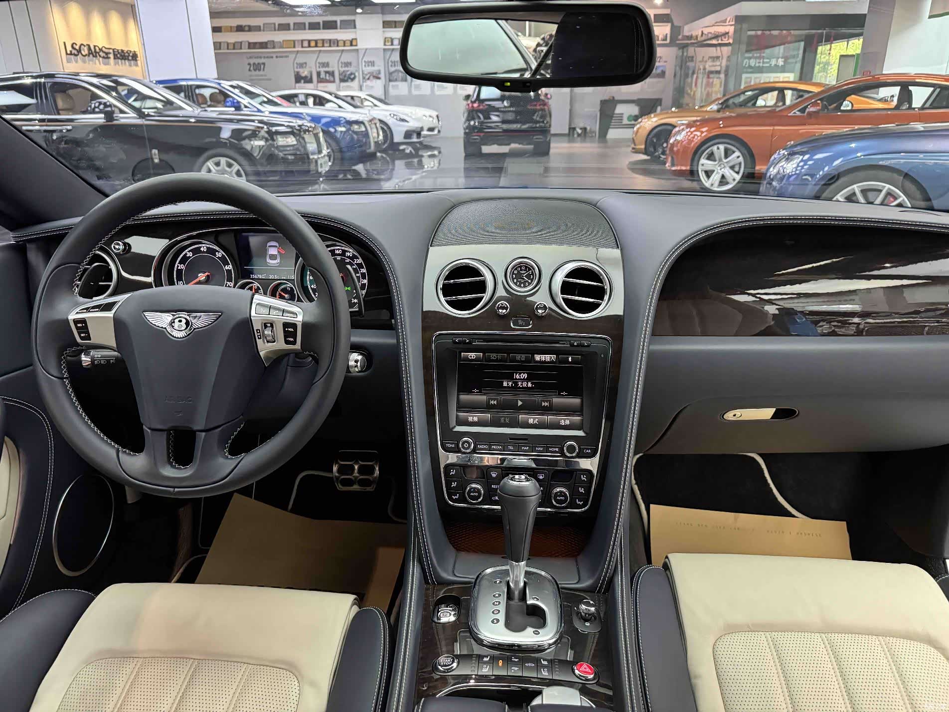 Bentley Continental GT, 2015 11