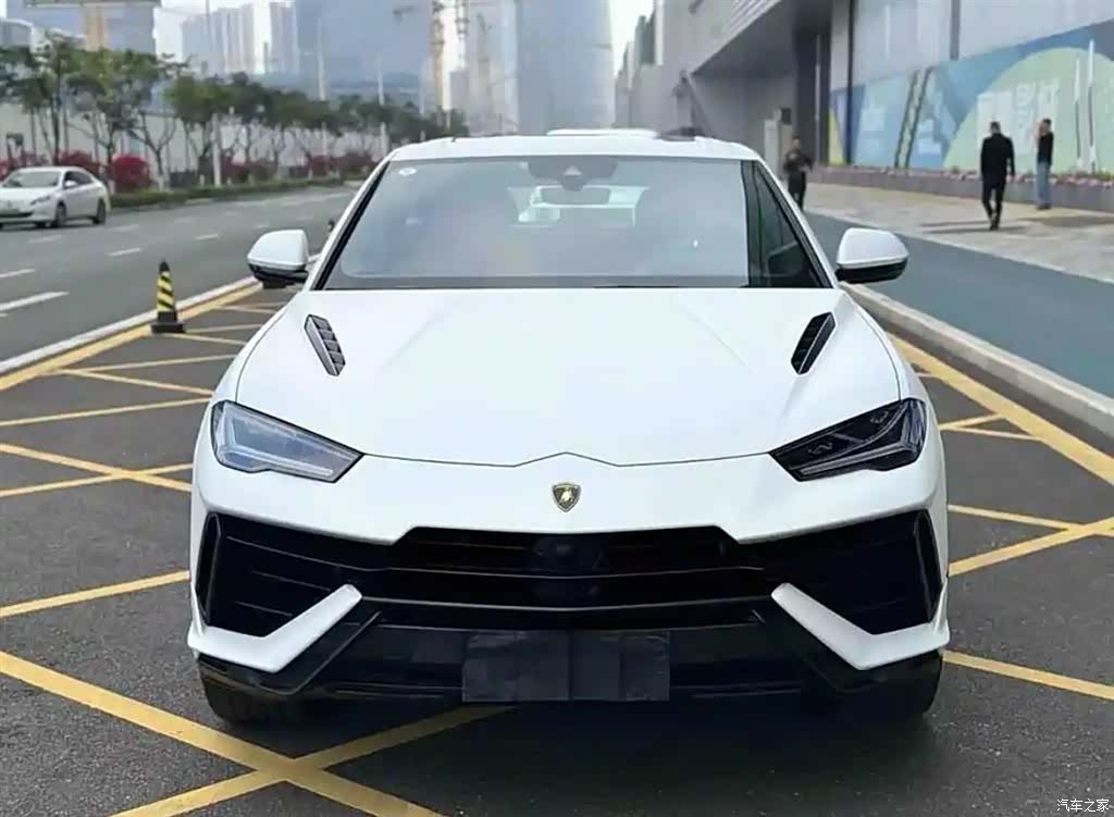 Lamborghini Urus, 2023 2