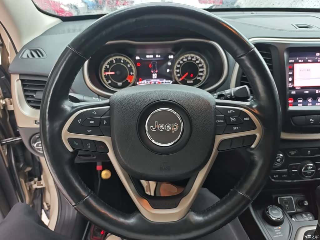 Jeep Cherokee, 2015 11