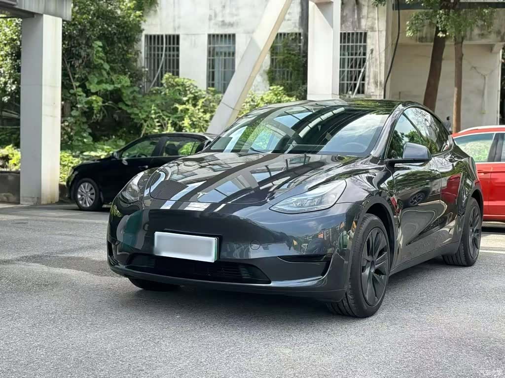 Tesla Model Y, 2024 1