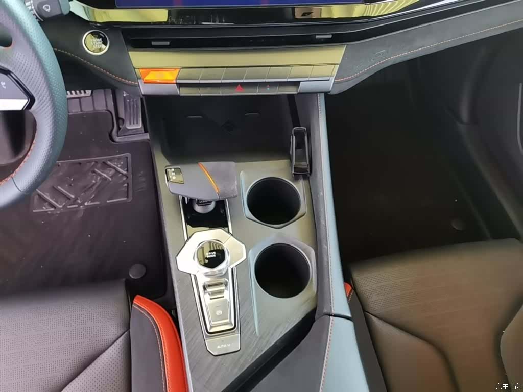 Changan UNI-V, 2022 14