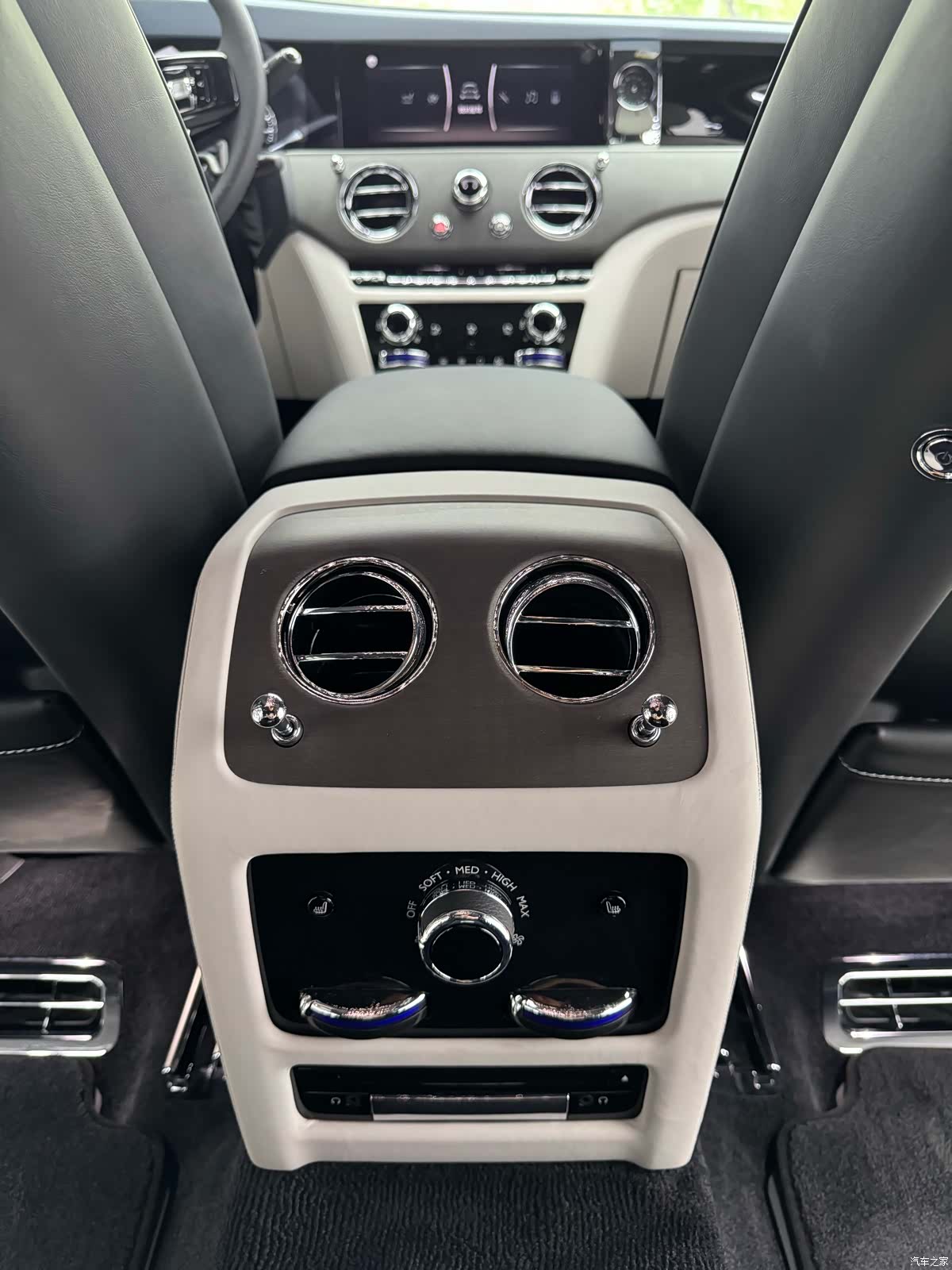 Rolls-Royce Ghost, 2023 21