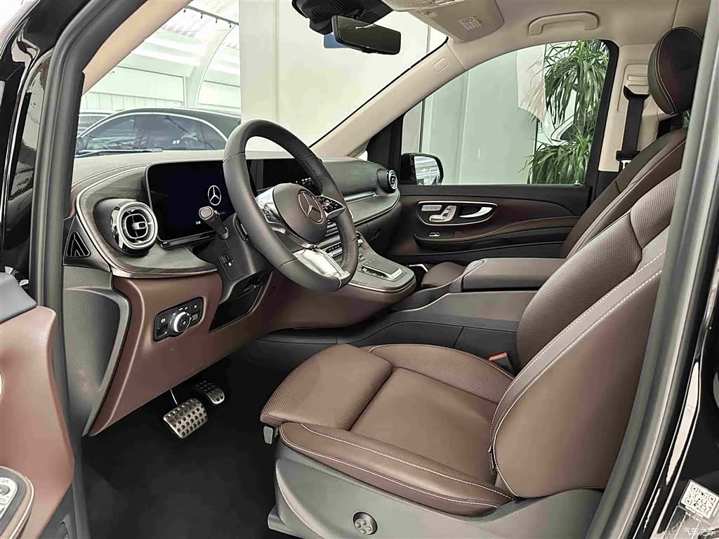 Mercedes-Benz V-Class, 2025 11