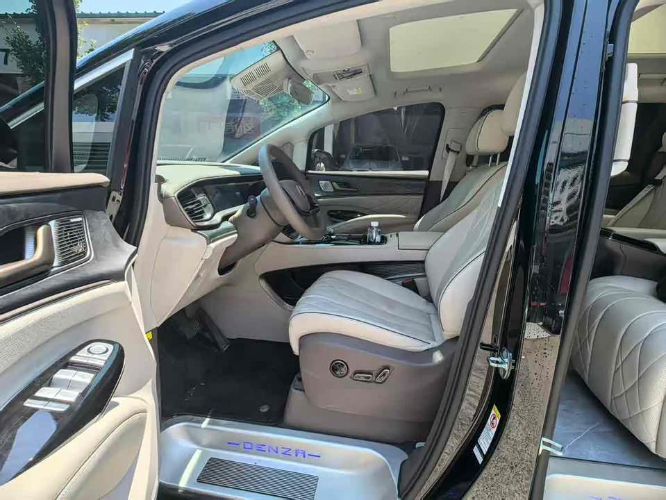 Denza D9 Denza D9